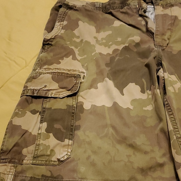 Old Navy Camouflage Green Cargo shorts - Picture 3 of 15